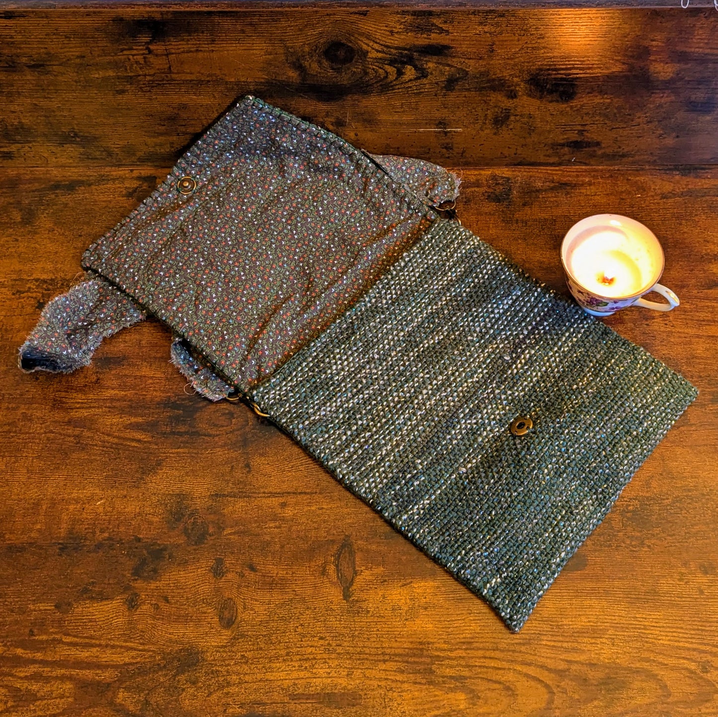 Dark Woodland Handwoven Hypoallergenic Acrylic Shoulder Bag